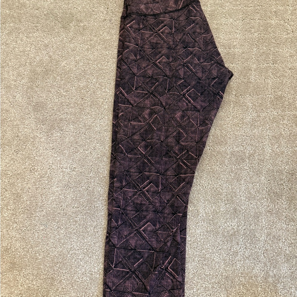 lululemon athletica Purple Geometric Leggings Sz 8 3/4 length